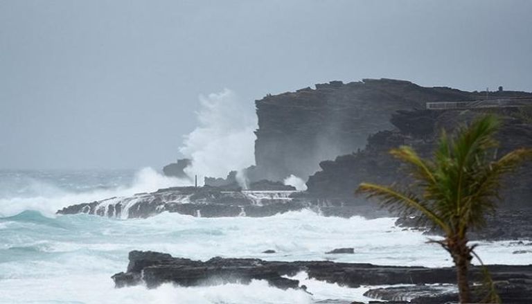 أمطار وعواصف تجتاح هاواي مع اقتراب الإعصار لين