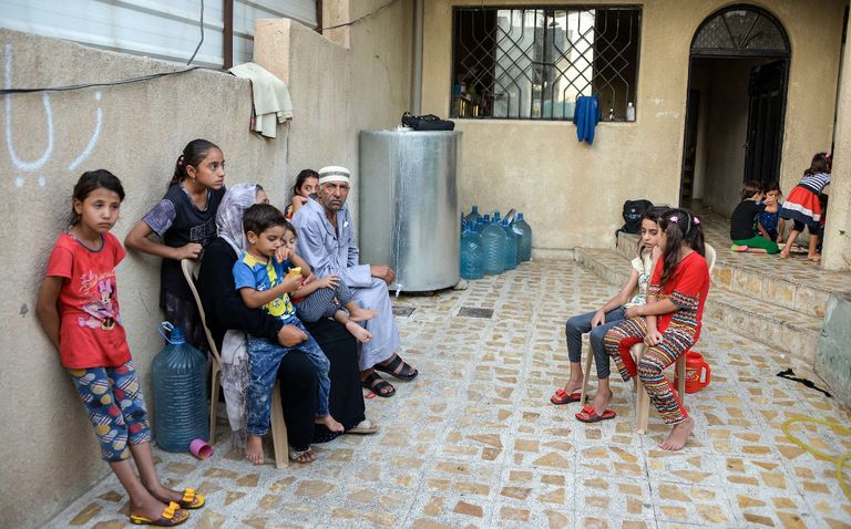 سناء إبراهيم بين أحفادها