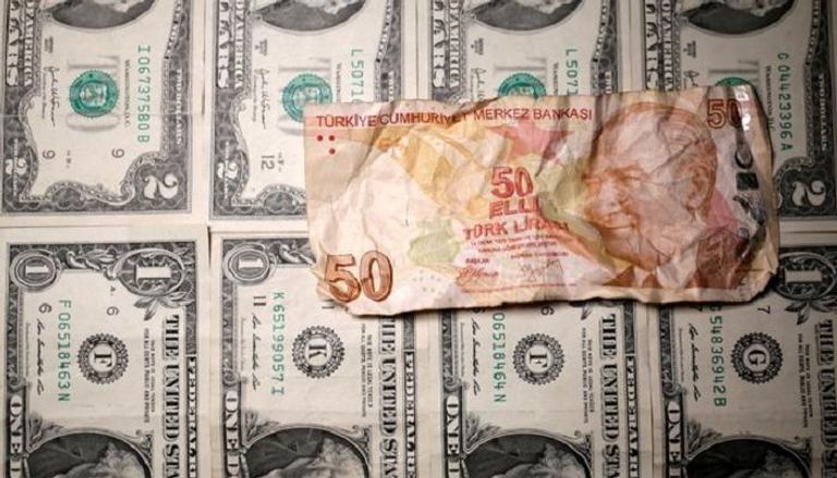 الليرة التركية تواصل الانهيار أمام الدولار