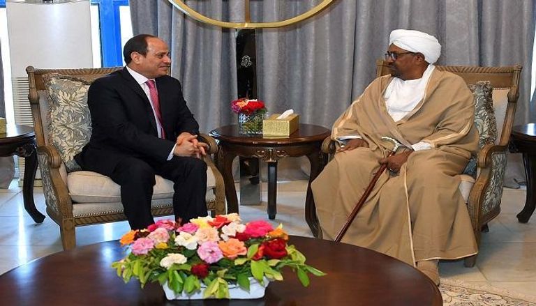 لقاء سابق بين الرئيسين المصري والسوداني