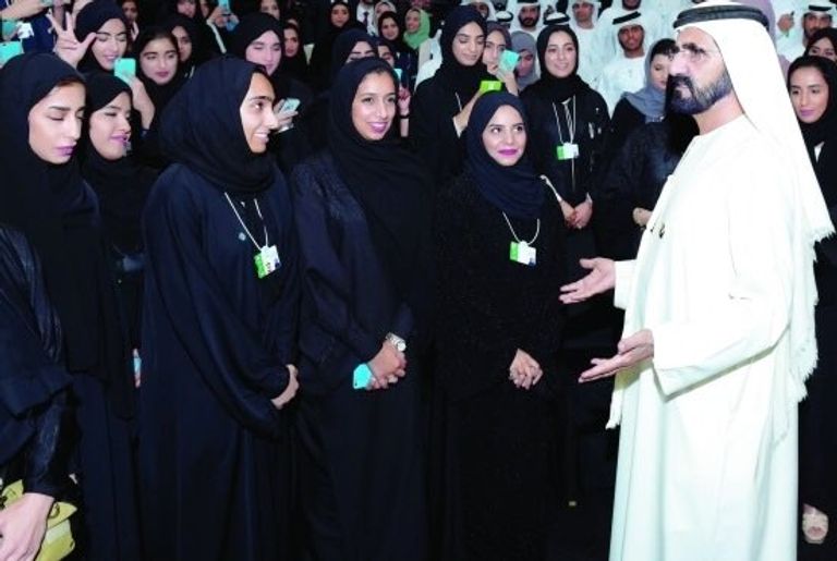 الشيخ محمد بن راشد آل مكتوم يحتفي بيوم المرأة الإماراتية