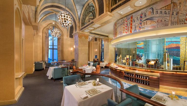 فندق قصر الإمارات تحفة معمارية وخدمة مميزة