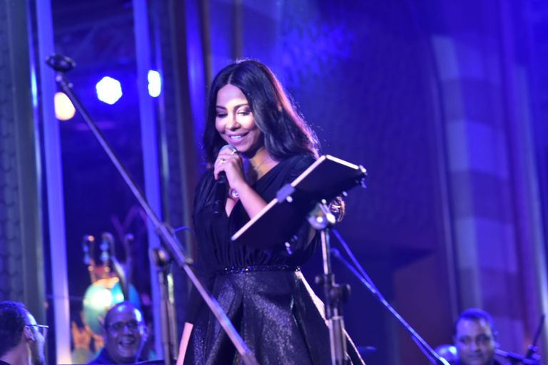 المطربة المصرية شيرين عبدالوهاب خلال الحفل