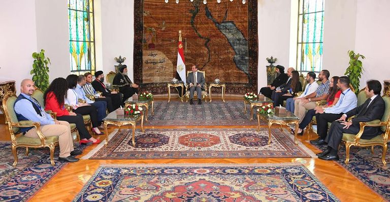 السيسي يلتقي البابا تواضروس الثاني ووفد شبابي