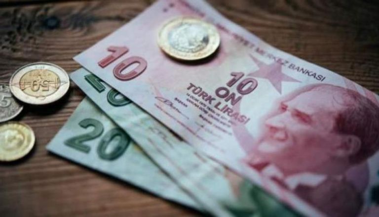 انهيار الليرة يغرق الاقتصاد التركي في الديون