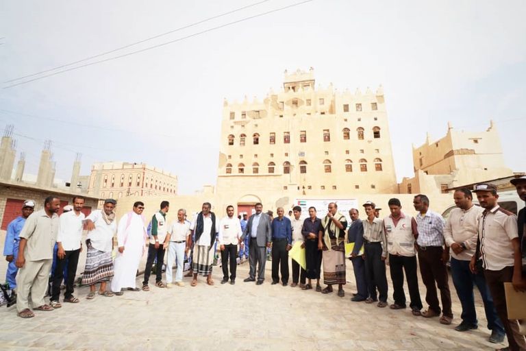 "الهلال الأحمر الإماراتي" يكافح حمى الضنك في اليمن