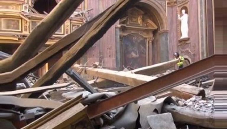 انهيار سقف كنيسة "القديس يوسف النجار" التاريخية في روما