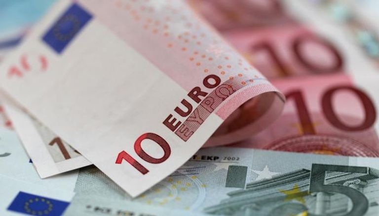 اليورو يفقد 1.3% أمام الإسترليني في جلستين