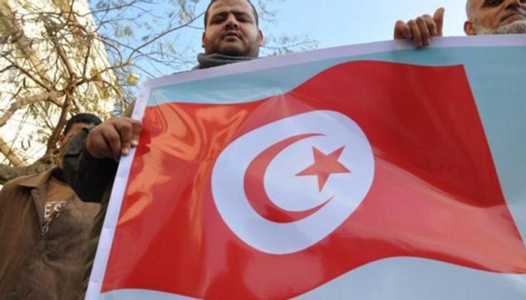 حكومة تونس تقيل وزير الطاقة ومسؤولين كبارا بشبهة فساد