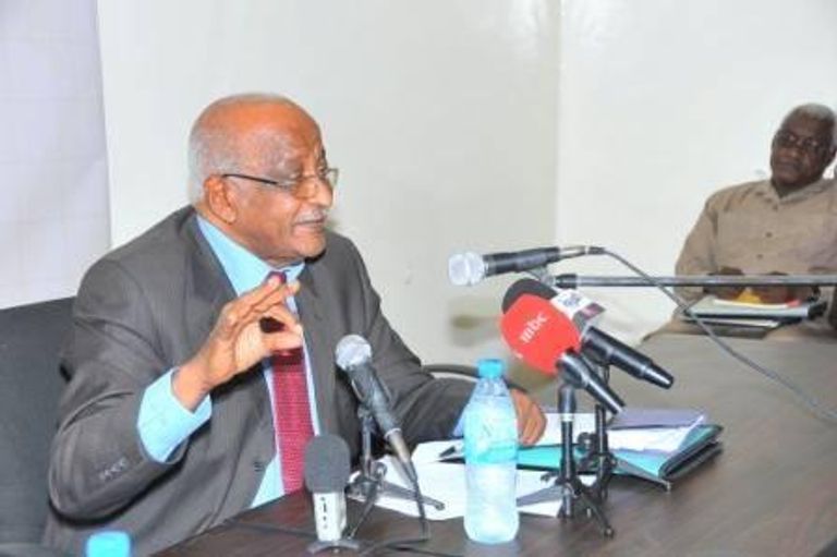 السياسي والحقوقي السوداني الراحل أمين مكي مدني 