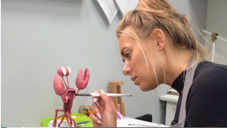 خبازة روسية تبدع في صنع الكعك بأشكال مبتكرة