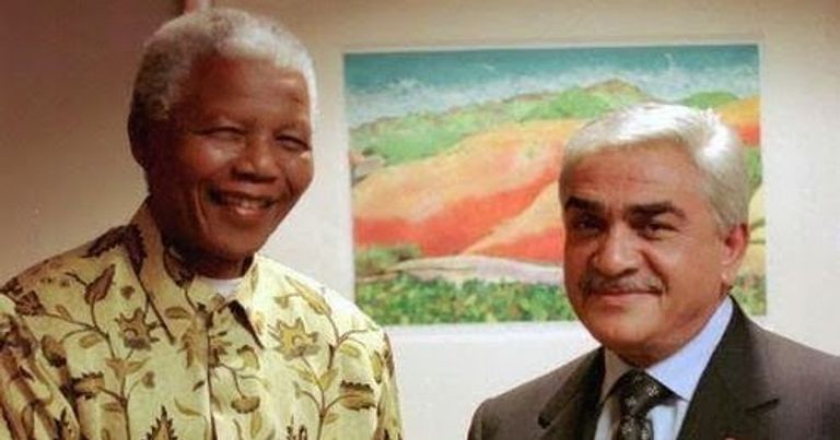 الراحل مانديلا مع الرئيس الجزائري السابق اليامين زروال أغنية ماديبا الطريق هدية الجزائر في مئوية مانديلا