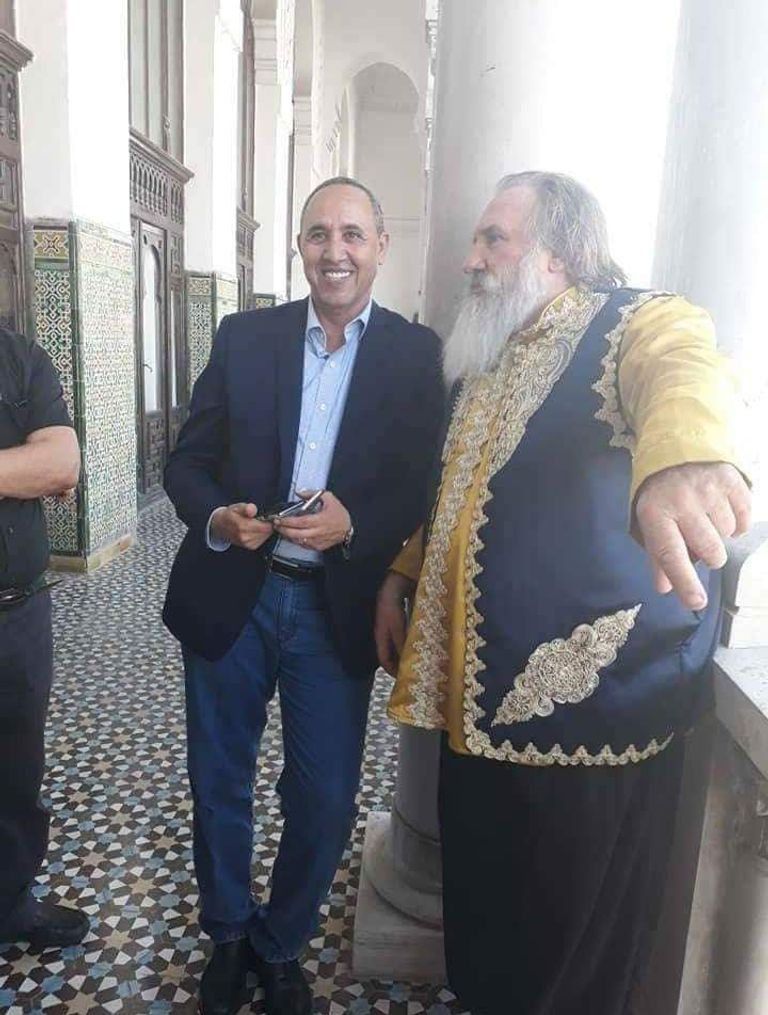 بطل الفيلم مع وزير الثقافة الجزائري الممثل الفرنسي جيرارد ديبارديو بطل الفيلم الجزائري أحمد باي