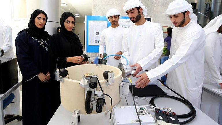 الإدارة والقانون والهندسة في طليعة تخصصات طلبة الإمارات
