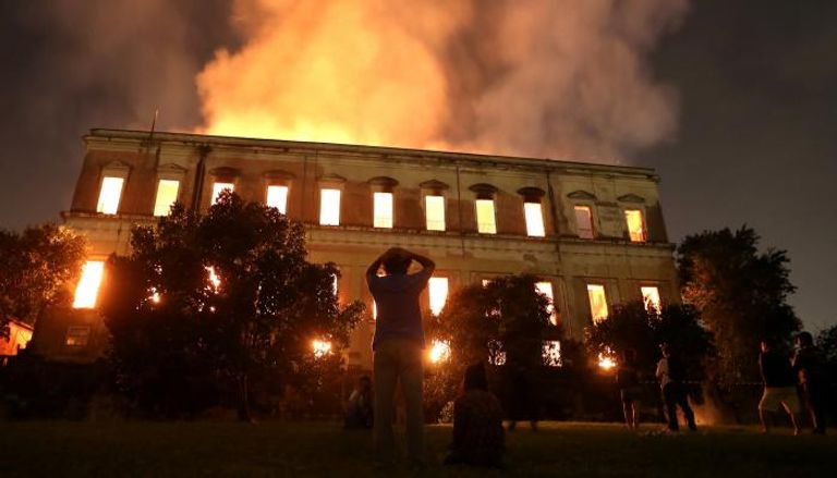 اشتعال النيران في متحف البرازيل الوطني