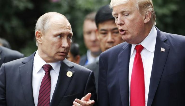 الرئيسان الأمريكي ترامب والروسي بوتين خلال لقاء سابق