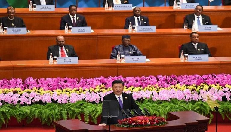 الرئيس الصيني شي جين بينغ أثناء مخاطبته القمة الأفريقية الصينية