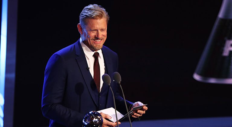 بيتر شمايكل أسطورة مانشستر يونايتد السابق جوزيه مورينيو مدرب مانشستر يونايتد