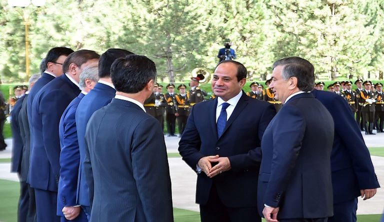 حديث ودي يجمع السيسي وشوكت ميرضيائيف في أوزبكستان السيسي وشوكت ميرضيائيف في أوزبكستان