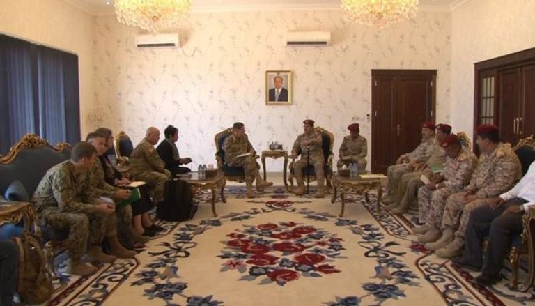 لقاء رئيس الأركان اليمني مع المسؤول الأمريكي
