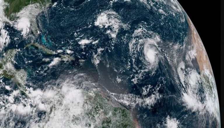 إعصار فلورنس يتراجع في المحيط الأطلسي 