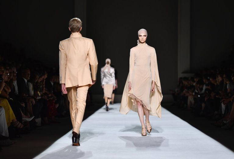 "الأسود" عنوان توم فورد في أسبوع نيويورك للموضة