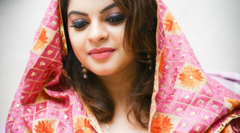 النجمة الهندية سينها واجه