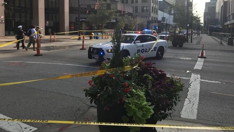 قوات الشرطة في موقع إطلاق النار