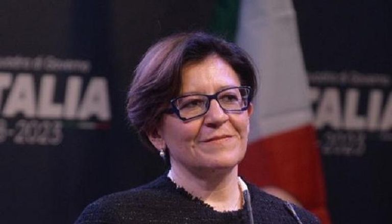 إليزابيتا ترينتا - وزيرة الدفاع الإيطالية 