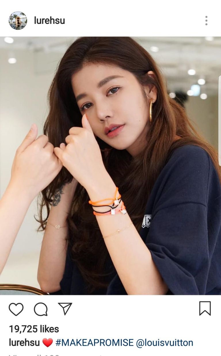 مصممة الأزياء الصينية 