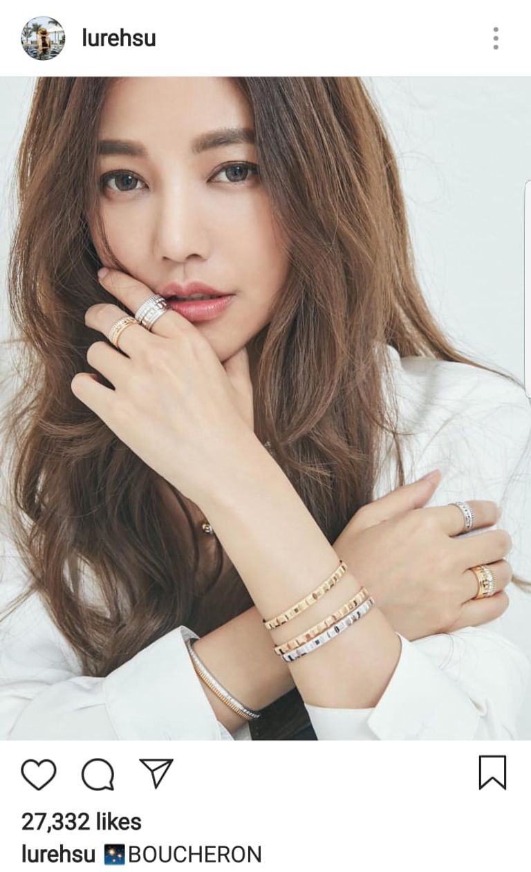 مصممة الأزياء الصينية 