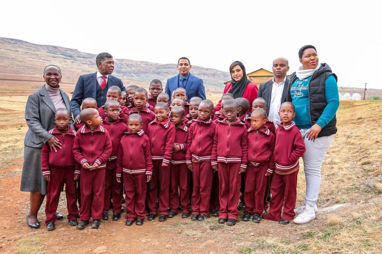 السفارة الإماراتية توزع حزمة من المساعدات الخيرية في ليسوتو