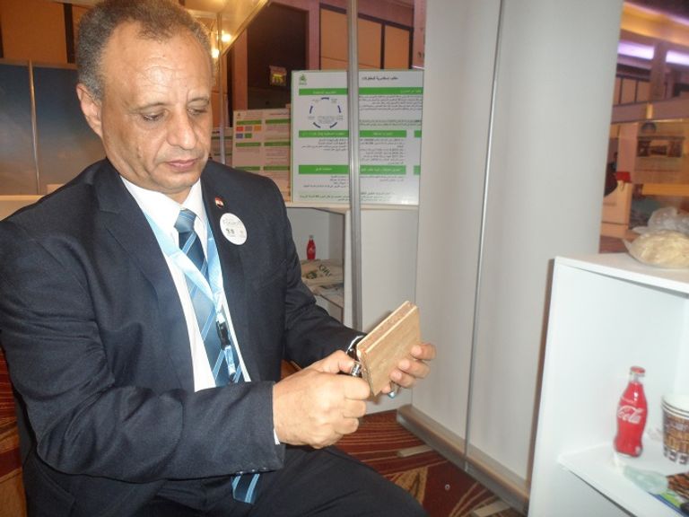 وحدة إنتاج وتخزين الطاقة الكهربائية المصنعة من الرمال