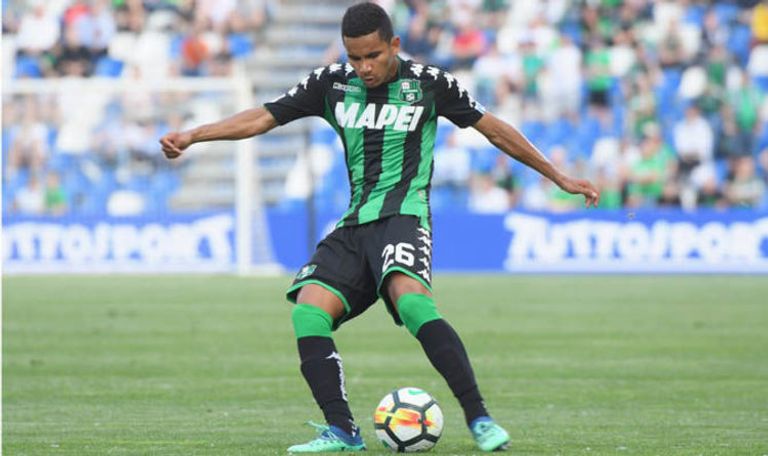 روجيريو ظهير أيسر ساسولو كريستيانو رونالدو