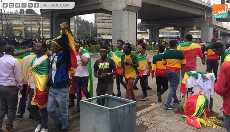 خروج حشود كبيرة لاستقبال محاربي "قنبوت سبات" العائدين إلى إثيوبيا خروج حشود كبيرة لاستقبال محاربي