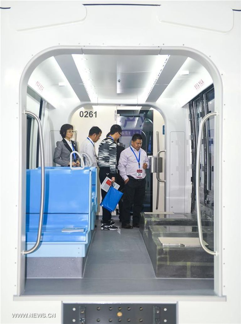 القطار الصيني الجديد المصنوع من ألياف الكربون