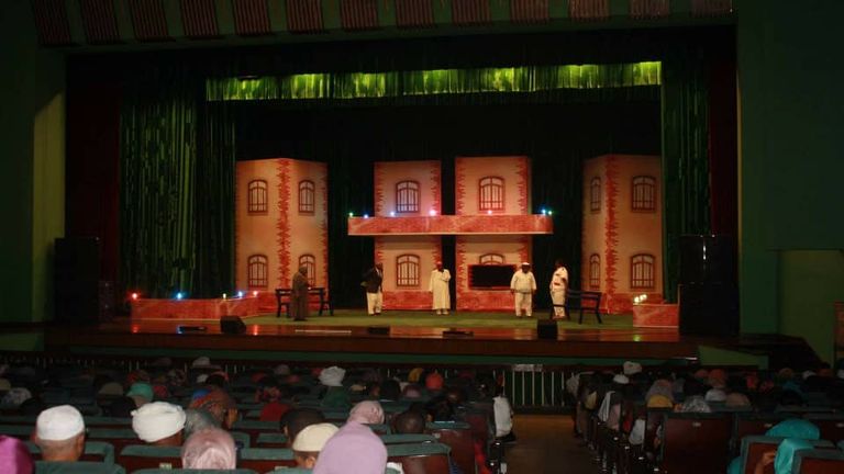 مجموعة من أبطال مسرحية "ملف سري"