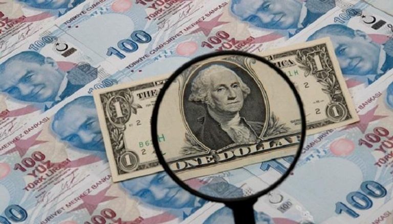 الليرة التركية تنهار أمام الدولار