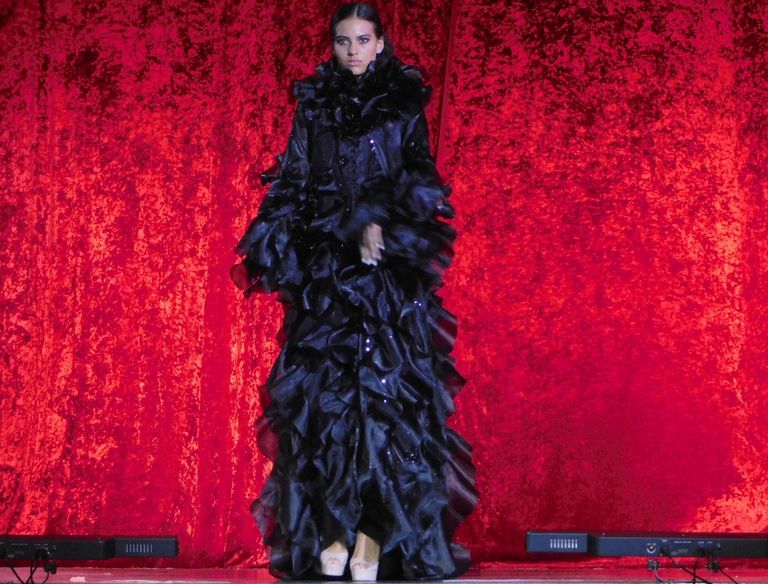 مجموعة أزياء عبايات وفساتين منى المنصوري