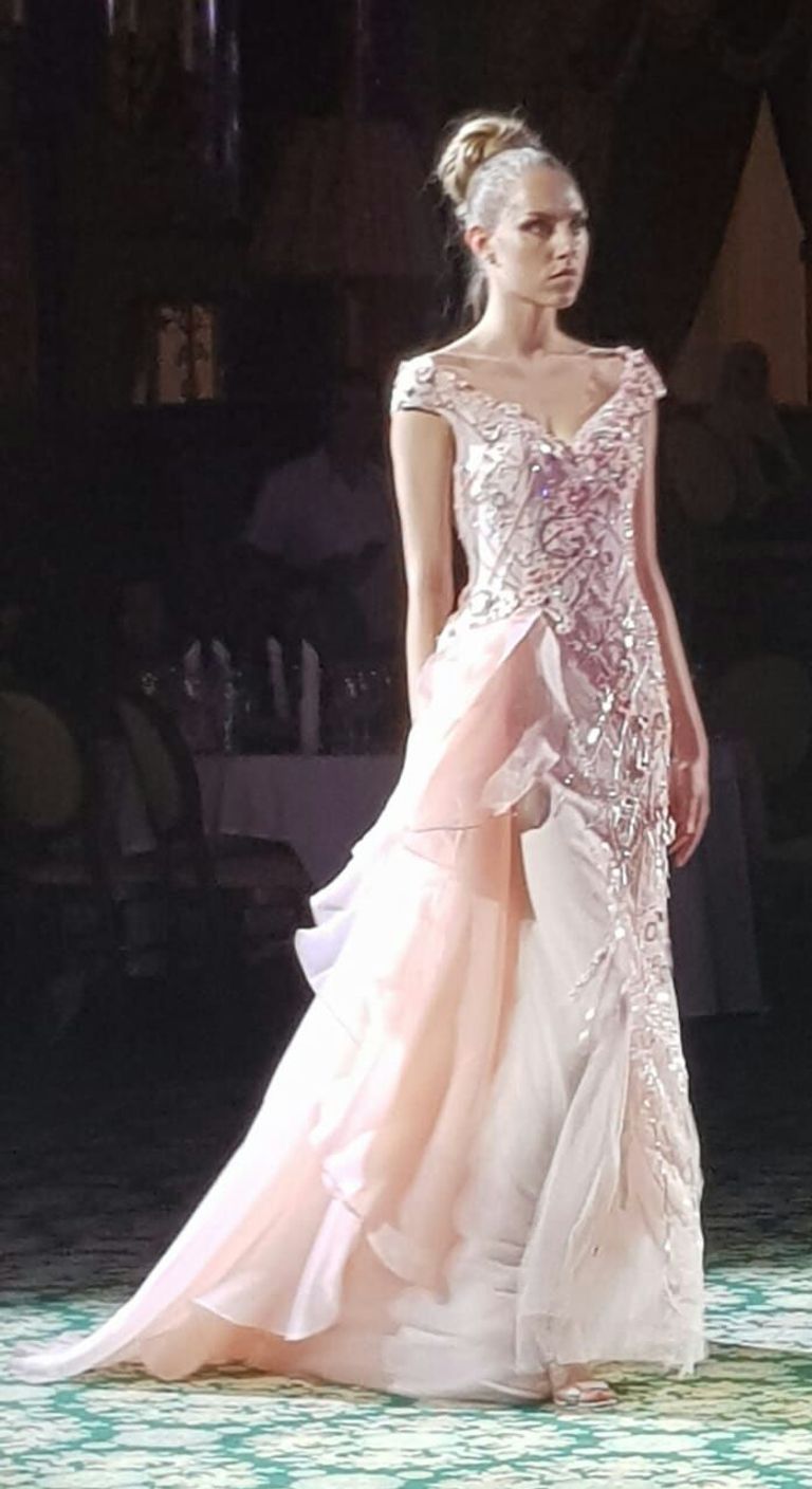 مجموعة أزياء عبايات وفساتين منى المنصوري