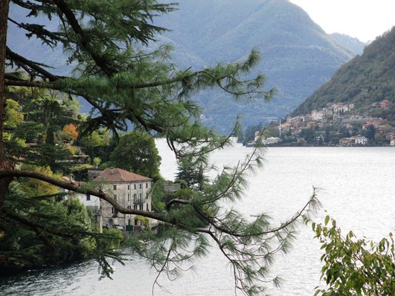 نيسّو.. قرية مُخبأة بين الأنهار والجبال على بحيرة كومو الإيطالية