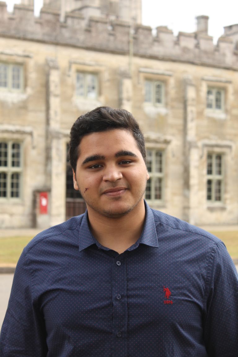 جامعيون في الإمارات يخترعون جهازاً يوفر الكهرباء لمليار إنسان