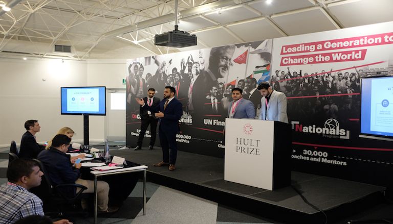 جامعيون في الإمارات يخترعون جهازاً يوفر الكهرباء لمليار إنسان