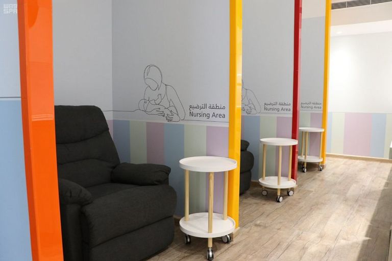 مطارات الرياض تجهّز منطقة للرضاعة الطبيعية في مطار الملك خالد