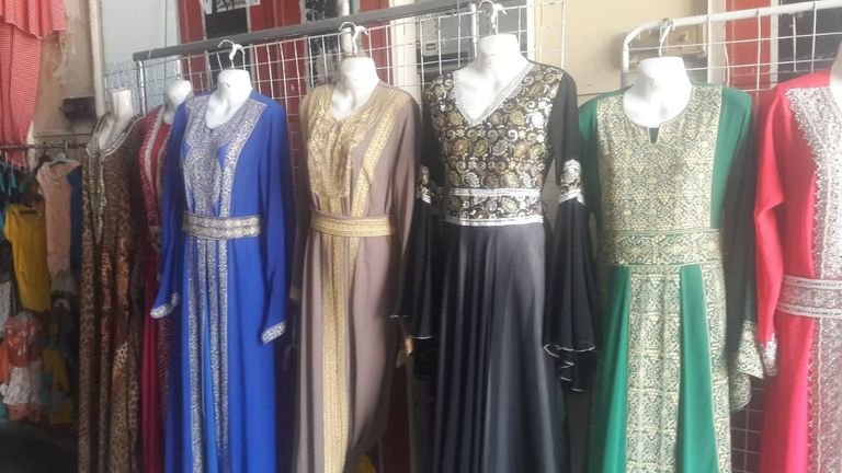 نماذج مختلفة من الثوب الفلسطيني 