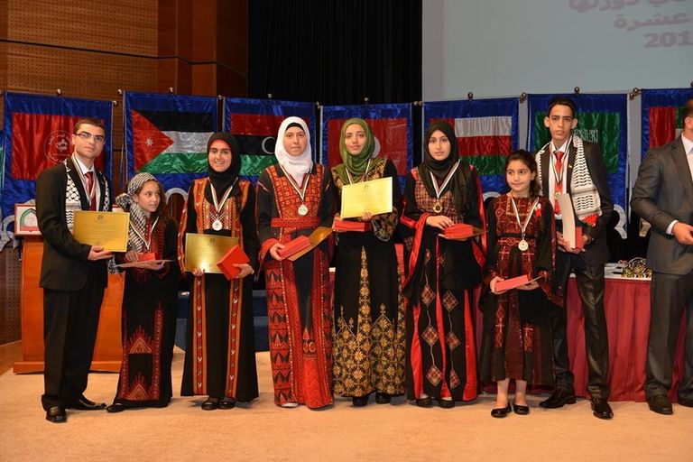 نماذج مختلفة من الثوب الفلسطيني 