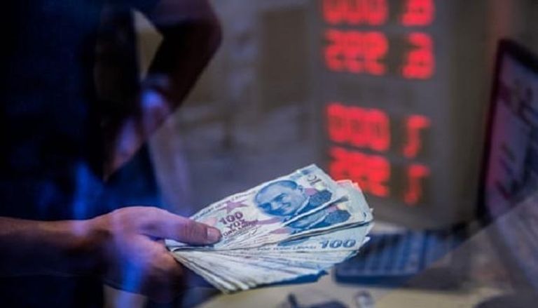 الليرة التركية تفقد 40 % من قيمتها أمام الدولار