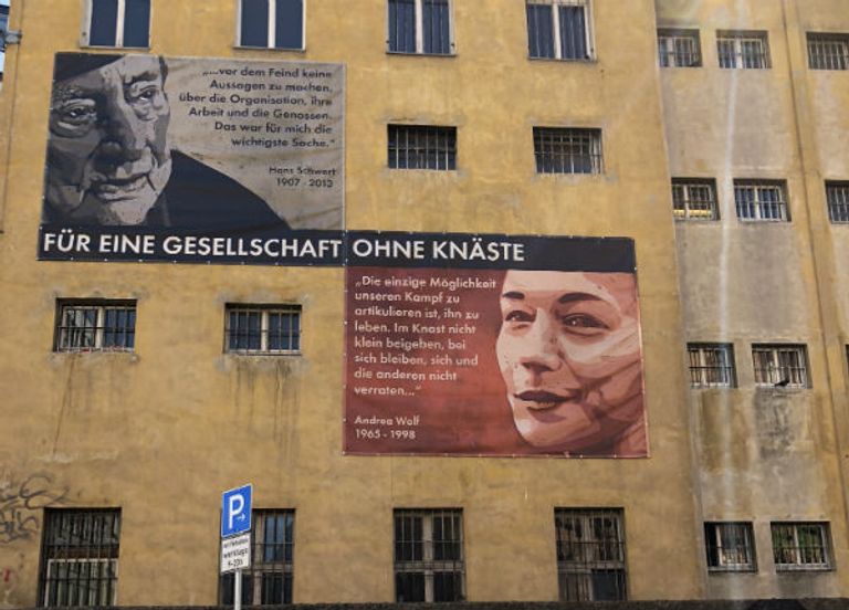 مقابر جماعية لضحايا المجزرة في إيران- صورة أرشيفية