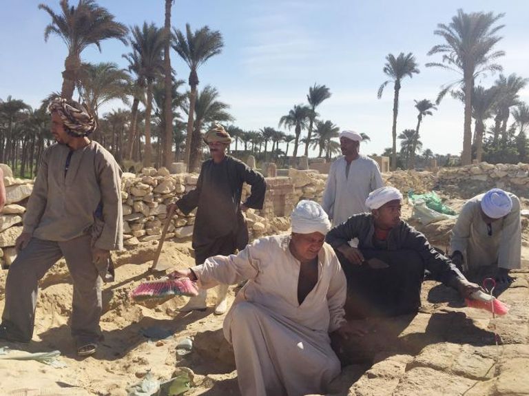 تفاصيل اكتشاف 800 مقبرة أثرية في الجيزة