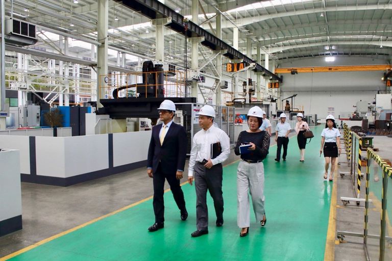 وفد إماراتي يزور مقاطعة جيانغسو في مدينة نانجينغ الصينية